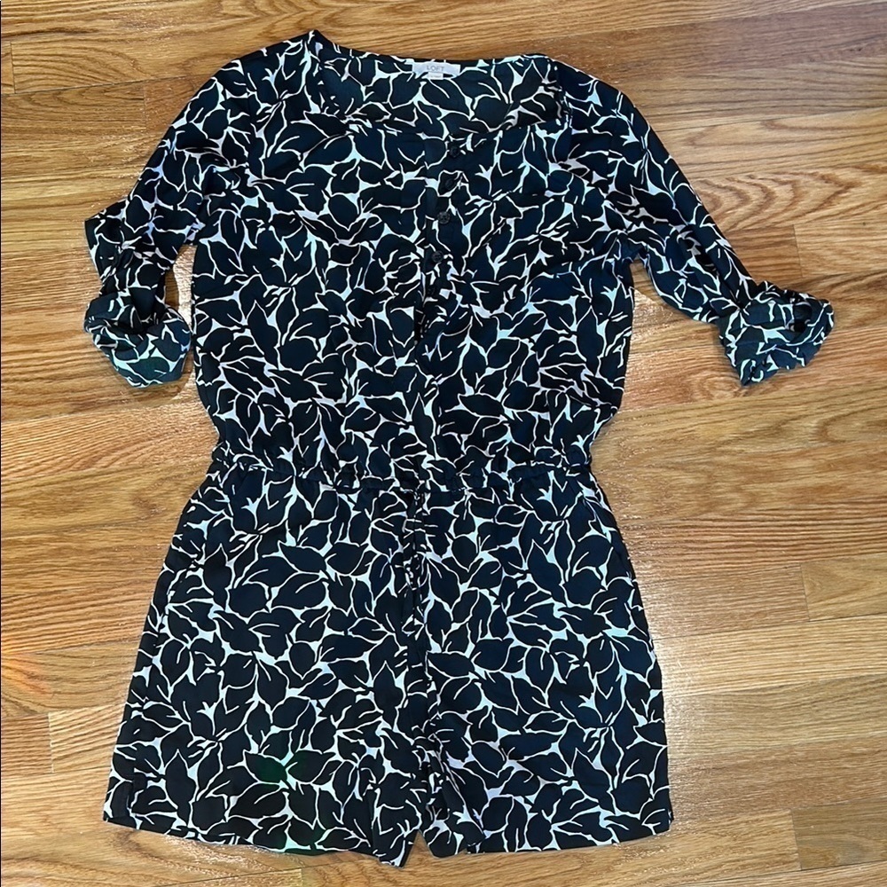 Ann Taylor LOFT Sea Floral Romper w/ Pockets black and white leaf print women 0